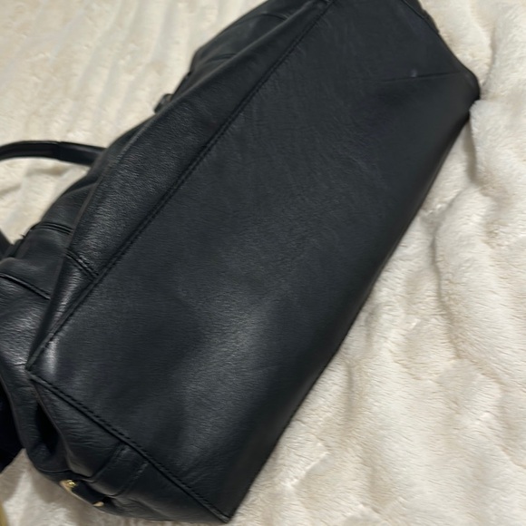 Elegant Black Leather Handbag - Picture 5 of 7